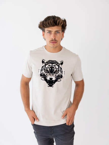 T-SHIRT BEGE ESTAMPADO LEÃO ANTONY MORATO