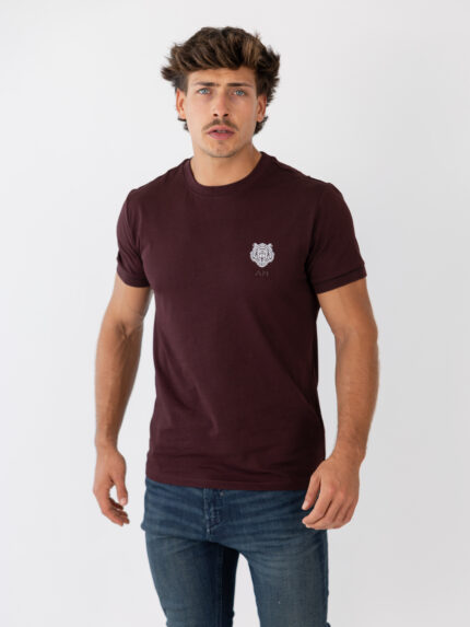 T-SHIRT BORDO COM ESTAMPADO LEÃO ANTONY MORATO