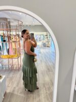 VESTIDO COMPRIDO KAKI COM FOLHOS PONTO CHIC - Image 3
