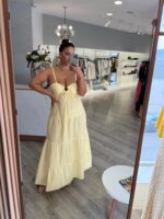 VESTIDO AMARELO FLUÍDO COM FOLHOS PONTO CHIC - Image 3