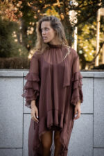 VESTIDO CURTO CASTANHO ASSIMÉTRICO PONTO CHIC - Image 2