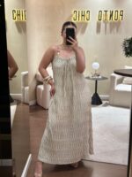 VESTIDO BEGE TECIDO TRABALHADO PONTO CHIC