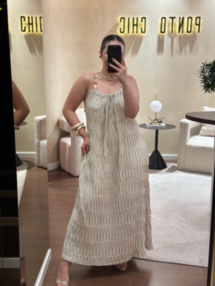 VESTIDO BEGE TECIDO TRABALHADO PONTO CHIC