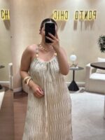 VESTIDO BEGE TECIDO TRABALHADO PONTO CHIC - Image 2