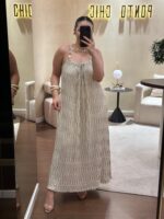 VESTIDO BEGE TECIDO TRABALHADO PONTO CHIC - Image 3