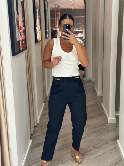 CALÇA PRETA COM FIVELA PONTO CHIC
