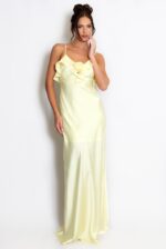 VESTIDO AMARELO COM FLOR PONTO CHIC