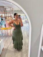 VESTIDO COMPRIDO KAKI COM FOLHOS PONTO CHIC - Image 2