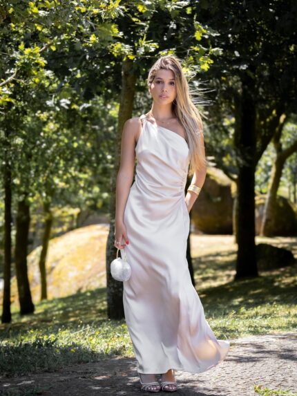 VESTIDO BEGE SÓ DE UM OMBRO PONTO CHIC