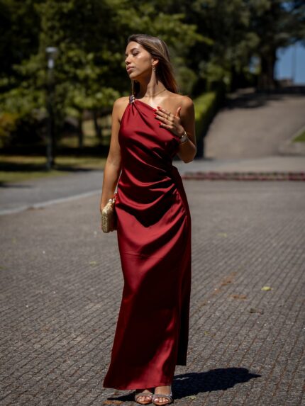 VESTIDO BORDO SÓ DE UM OMBRO PONTO CHIC