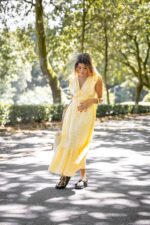 VESTIDO MIDI COM RISCA AMARELA PONTO CHIC