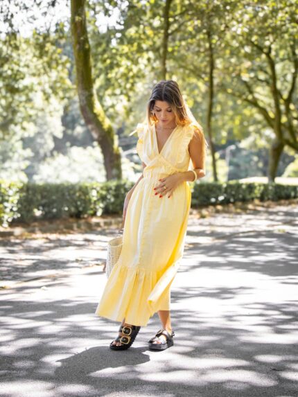 VESTIDO MIDI COM RISCA AMARELA PONTO CHIC
