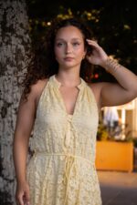 VESTIDO CURTO AMARELO TECIDO RENDADO PONTO CHIC - Image 3