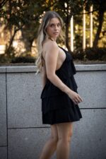VESTIDO PRETO COM FOLHOS PONTO CHIC - Image 2
