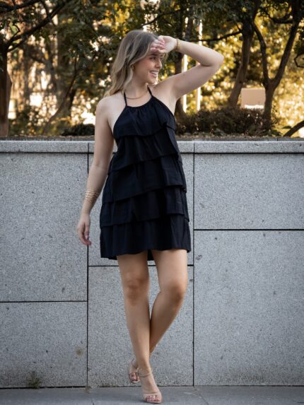 VESTIDO PRETO COM FOLHOS PONTO CHIC