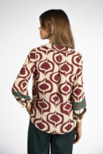 BLUSA ESTAMPADA EM TONS DE BORDO E BEGE SILVINA CAMPOS - Image 8