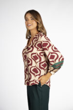 BLUSA ESTAMPADA EM TONS DE BORDO E BEGE SILVINA CAMPOS - Image 3