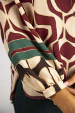 BLUSA ESTAMPADA EM TONS DE BORDO E BEGE SILVINA CAMPOS - Image 6