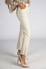 CALÇA BEGE COM BOTÕES DOURADOS SILVINA CAMPOS - Image 4