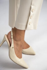 CALÇA BEGE COM BOTÕES DOURADOS SILVINA CAMPOS - Image 5