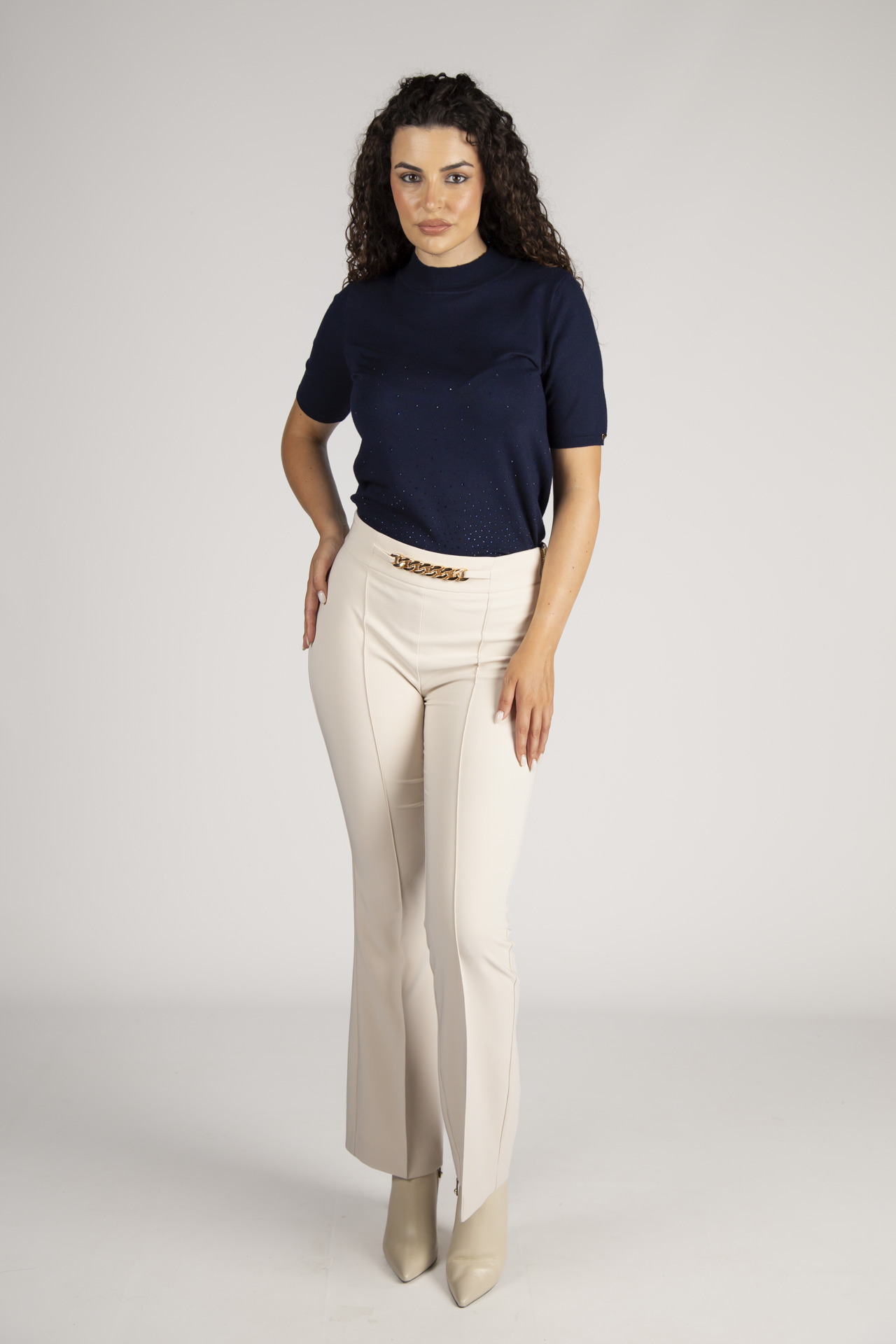 1756208716_c7626a74c033e4715f5e5120828dcf80 CALÇA BEGE COM CORRENTE SILVINA CAMPOS - Image 1