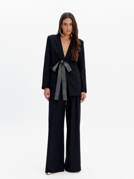 BLAZER PRETO COM DETALHE DE BRILHOS LANÇA PERFUME