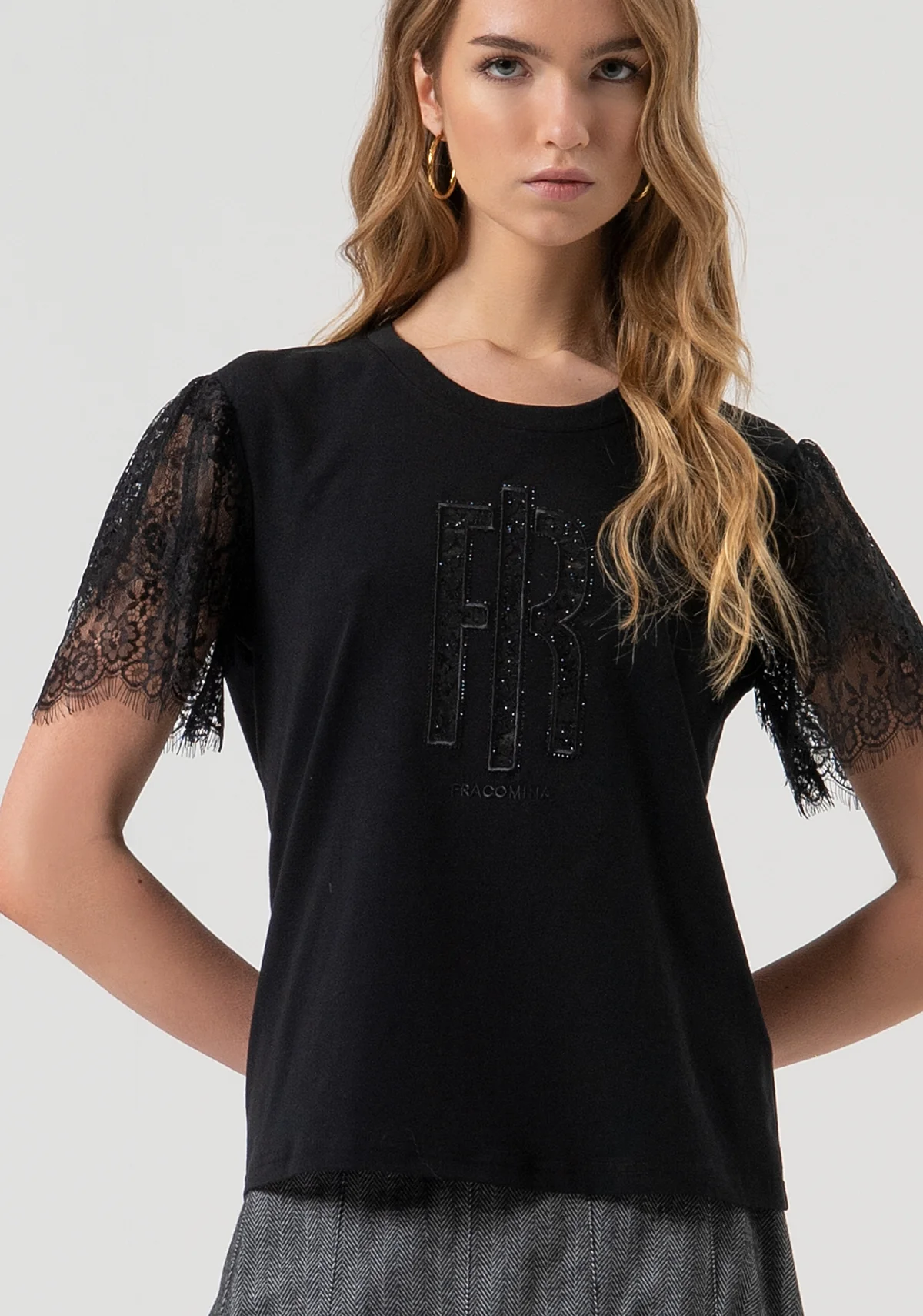 FR25WT3059J401G1-053-1 T-SHIRT PRETA MANGA EM RENDA FRACOMINA - Image 1