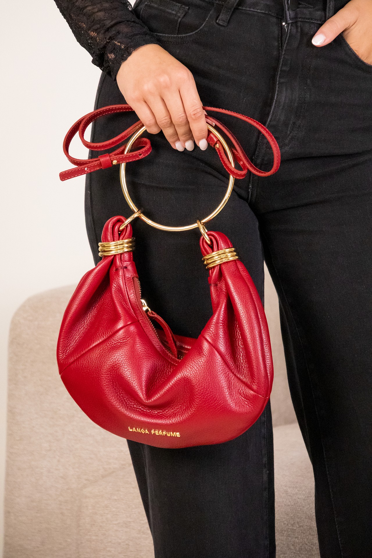galleries_13a53e4b-7aa5-4f61-9fba-1b5b024dc4bf_40cfb177-4bfa-4978-8a76-9011fb2476b0_v2__thumb_l CLUTCH CHEERY LANÇA PERFUME - Image 1