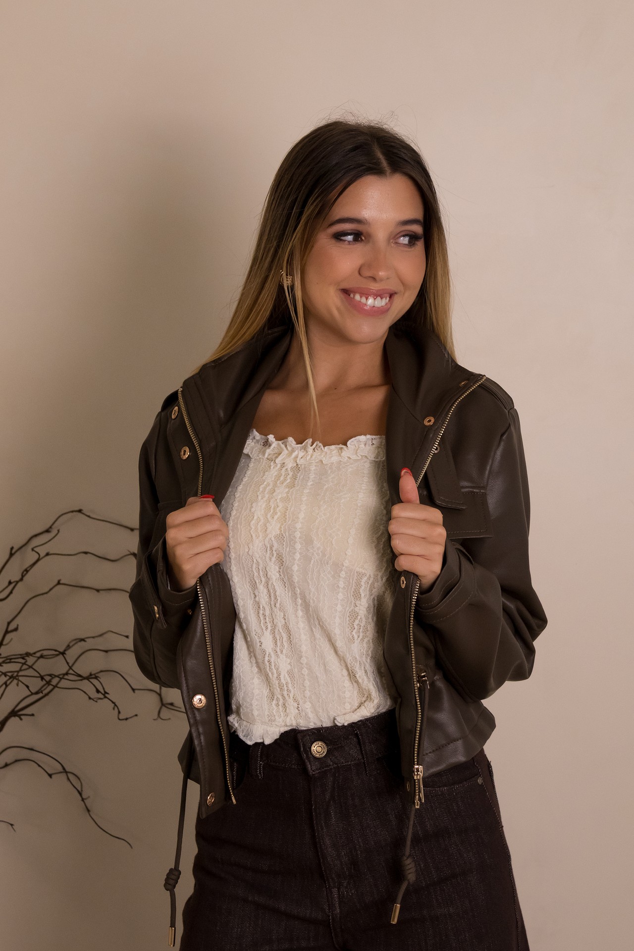 galleries_13a53e4b-7aa5-4f61-9fba-1b5b024dc4bf_7f1caaa6-f821-4bf9-9309-dac711fd1099_v2__thumb_l CASACO CROPPED CASTANHO PONTO CHIC - Image 1