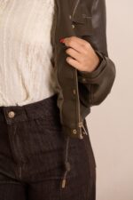 CASACO CROPPED CASTANHO PONTO CHIC - Image 2