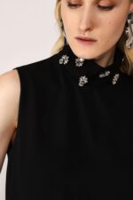 TOP PRETO SEM MANGAS COM APLIQUES BRILHANTES DIXIE - Image 2