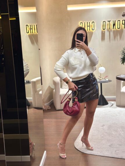 MALHA POLO BRANCO COM BOTÕES DECORATIVOS PONTO CHIC