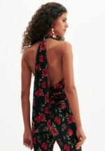 MACACÃO PRETO COM ESTAMPA ROSAS LANÇA PERFUME - Image 4