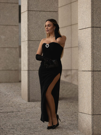 VESTIDO PRETO TEXTURADO COM FENDA NO SECRETS