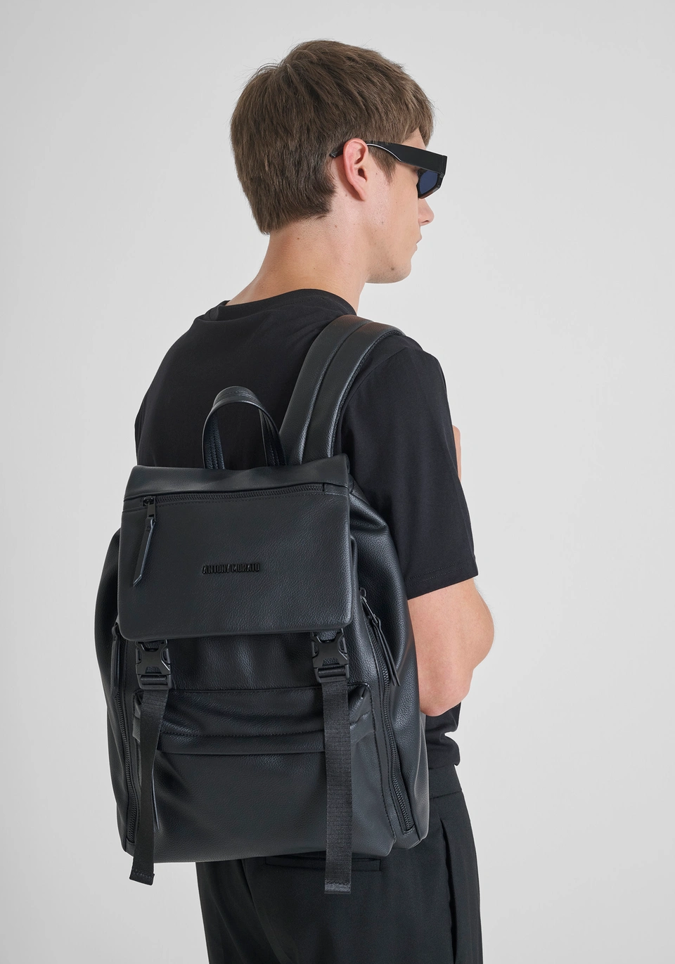 MMAB00461-FA210069-9000_01 MOCHILA PRETA ANTONY MORATO - Image 1