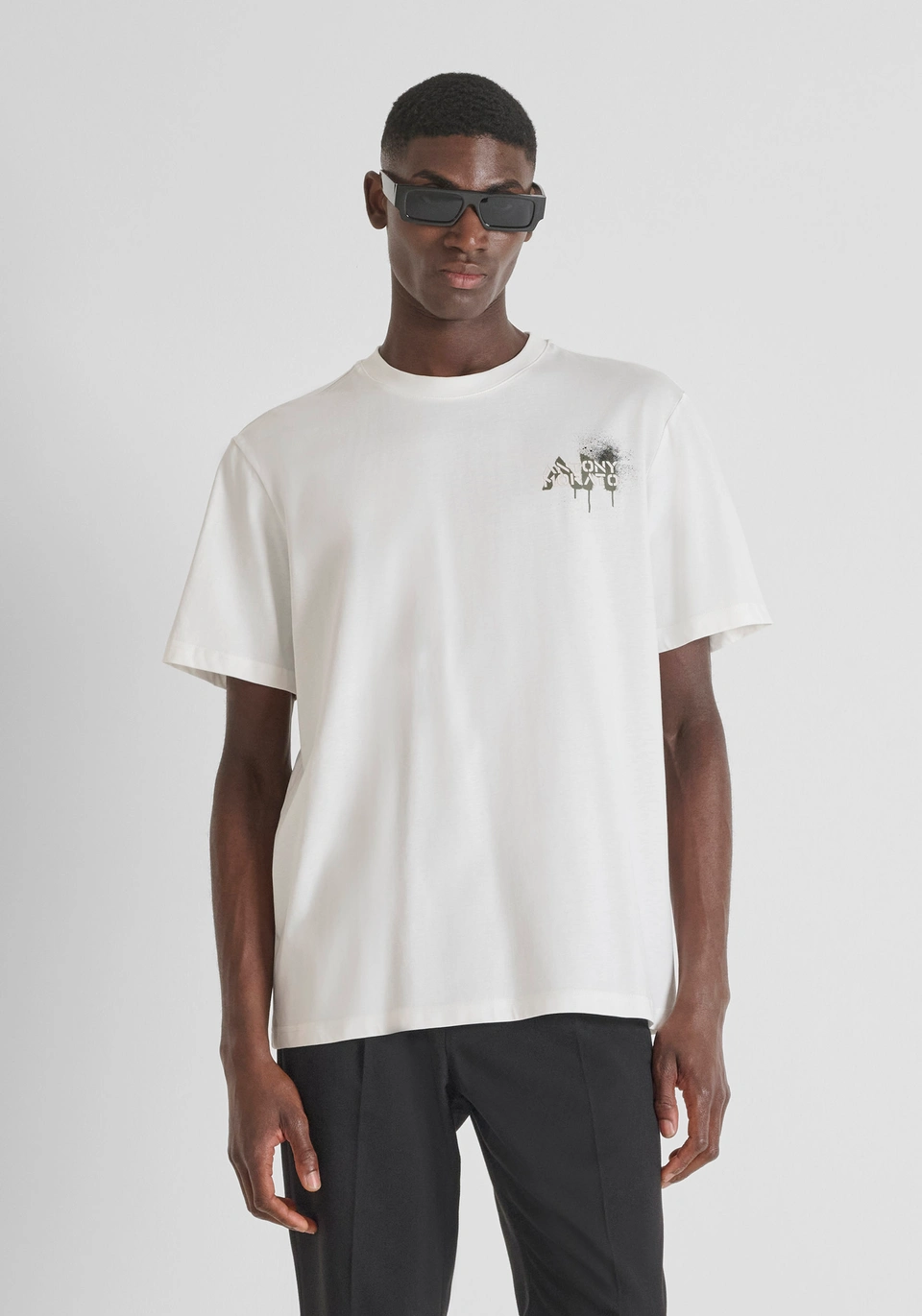 MMKS02571-FA100240-1011_02 T-SHIRT BRANCA COM ESTAMPADO ARTISTICO ANTONY MORATO - Image 1
