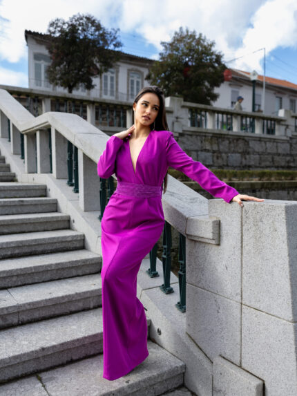 VESTIDO MIDI BERINGELA COM CINTO DE BRILHANTES LANÇA PERFUME