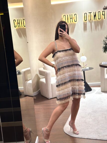 VESTIDO EM CAMADAS DE TULE ALÇAS EM CORRENTE SAHOCO