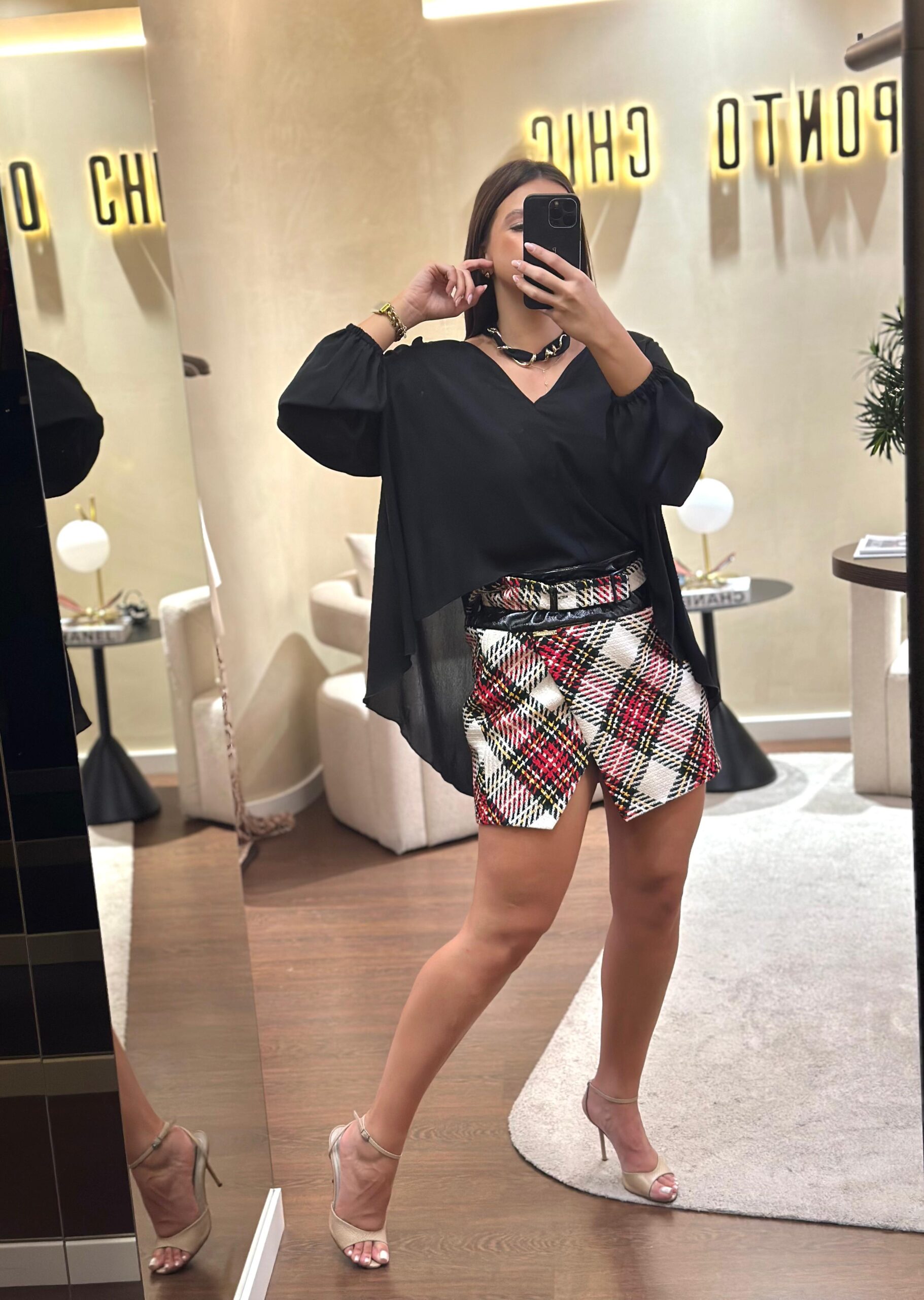 WhatsApp Image 2025-09-16 at 12.35.18 (10) BLUSA PRETA FLUÍDA SAHOCO - Image 1