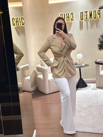BLAZER BEGE COM ABERTURAS LATERAIS SAHOCO