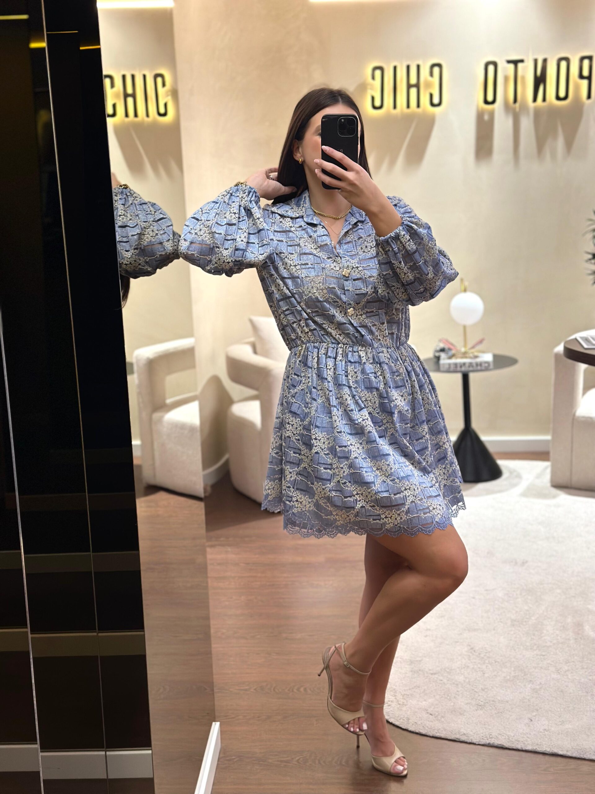 WhatsApp Image 2025-09-17 at 15.00.34 VESTIDO EM RENDA AZUL SAHOCO - Image 1
