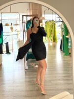 VESTIDO PRETO ASSIMÉTRICO COM DRAPEADO RINASCIMENTO