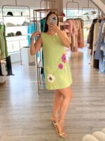 VESTIDO CURTO VERDE COM APLICAÇÃO DE FLORES SAHOCO