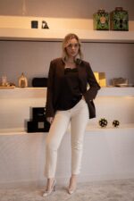 BLAZER CASTANHO COM BOTÕES DOURADOS PONTO CHIC - Image 3