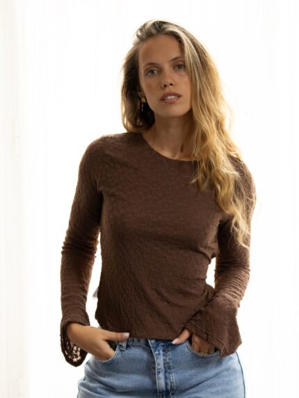 CAMISOLA CASTANHA EM MALHA RENDADA PONTO CHIC