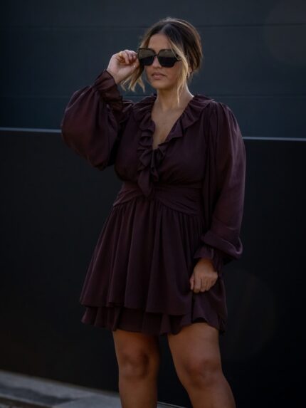 VESTIDO CASTANHO COM FOLHOS PONTO CHIC