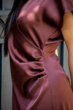 VESTIDO ACETINADO CASTANHO RINASCIMENTO - Image 4