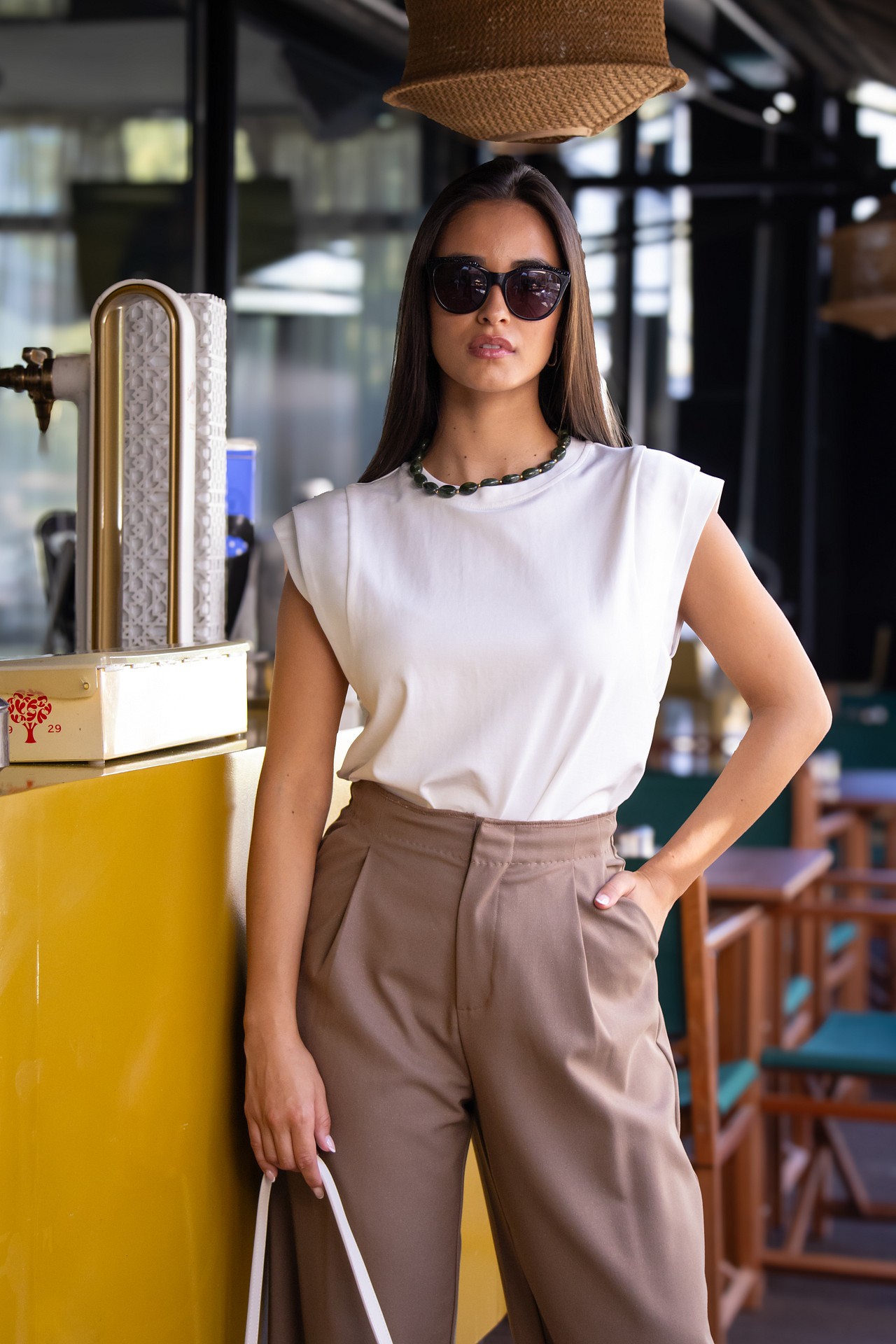 galleries_45937787-9a6d-41cd-ae48-165a619cda17_4ffd1f91-cb76-4a67-8e79-b6f823fabfa6_v2__thumb_l TOP BRANCO COM ABA ELEH - Image 1