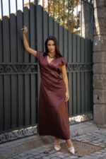 VESTIDO ACETINADO CASTANHO RINASCIMENTO - Image 3