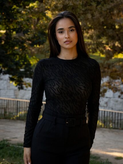 TOP PRETO TRANSPARENTE COM TEXTURA PONTO CHIC